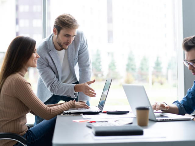 Đi l&agrave;m đầu năm: C&aacute;ch đ&oacute;n t&agrave;i lộc v&agrave; b&igrave;nh an khi trở lại - Ảnh 1.