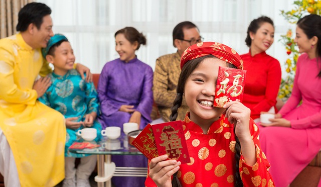 Đi l&agrave;m đầu năm: C&aacute;ch đ&oacute;n t&agrave;i lộc v&agrave; b&igrave;nh an khi trở lại - Ảnh 2.