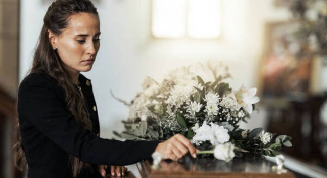 Tại sao cần xem tuổi khi đi đ&aacute;m tang? - Ảnh 1.