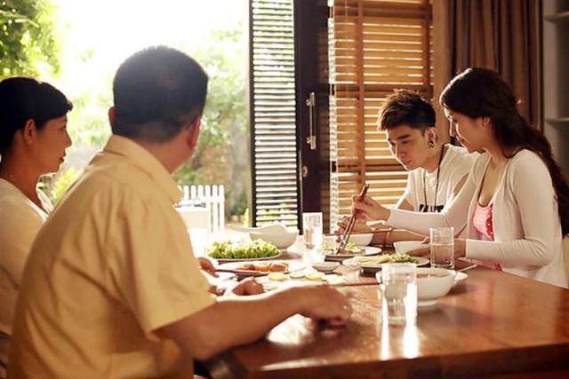 Lần đầu về ra mắt, một h&agrave;nh động của mẹ anh tr&ecirc;n b&agrave;n ăn đ&atilde; chấm dứt t&igrave;nh y&ecirc;u của ch&uacute;ng t&ocirc;i - Ảnh 2.