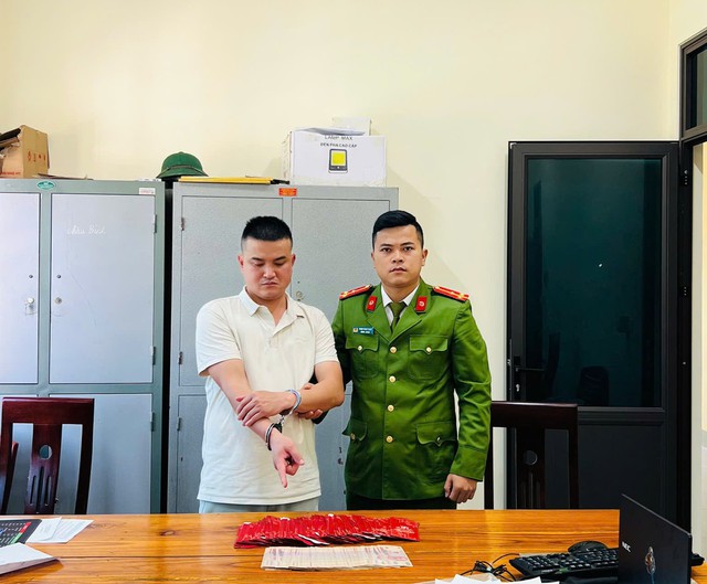 Công an xã Châu Bình bắt đối tượng trộm tiền của đoàn thiện nguyện vào năm 2026 - Ảnh 1. Công an xã Châu Bình bắt đối tượng trộm tiền của đoàn thiện nguyện vào năm 2026 - Ảnh 1.