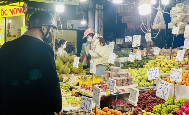 Một loại cam Việt đổ đống bán đầy chợ giá rẻ hơn rau, chỉ vài nghìn đồng/kg - Ảnh 1. Một loại cam Việt đổ đống bán đầy chợ giá rẻ hơn rau, chỉ vài nghìn đồng/kg - Ảnh 1.