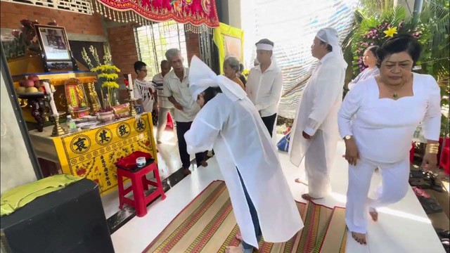 C&aacute;ch v&aacute;i v&agrave; lạy trong đ&aacute;m tang kh&aacute;c nhau như thế n&agrave;o? - Ảnh 3.