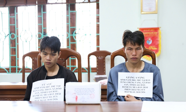 Lai Châu triệt phá Chuyên án ma túy 2026: Bắt giữ 2 đối tượng mua bán heroin - Ảnh 1. Lai Châu triệt phá Chuyên án ma túy 2026: Bắt giữ 2 đối tượng mua bán heroin - Ảnh 1.
