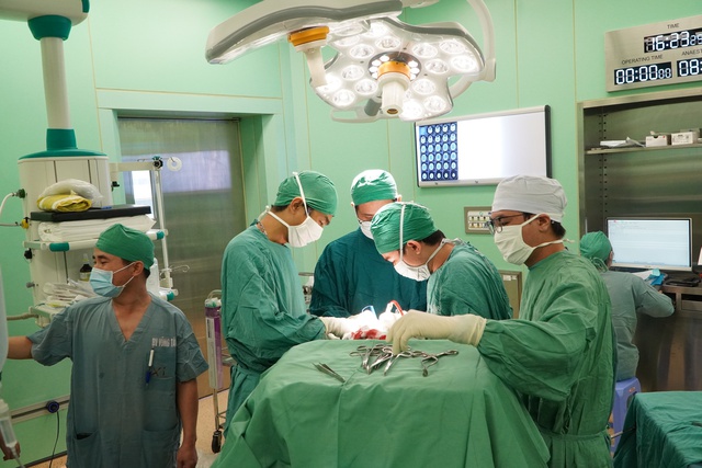 Đến viện muộn sau tai nạn, nam sinh ph&aacute;t hiện chấn thương sọ n&atilde;o - Ảnh 1.