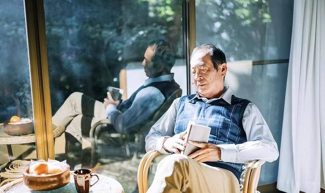 Thầm trách bố 20 năm vì tuổi thơ không có mẹ: Sự thật phía sau khiến tôi ân hận cả đời - Ảnh 1. Thầm trách bố 20 năm vì tuổi thơ không có mẹ: Sự thật phía sau khiến tôi ân hận cả đời - Ảnh 1.