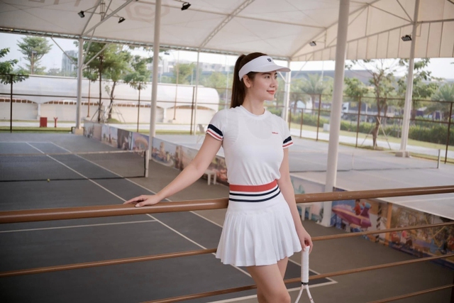 Nữ tổng tài Phan Minh Huyền tỏa sáng trong cách em 1 milimet và cuộc sống độc thân - Ảnh 14. Nữ tổng tài Phan Minh Huyền tỏa sáng trong cách em 1 milimet và cuộc sống độc thân - Ảnh 14.