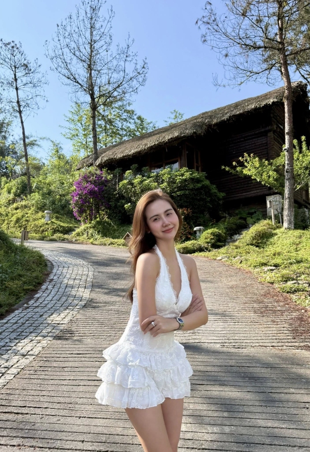 Nữ tổng tài Phan Minh Huyền tỏa sáng trong cách em 1 milimet và cuộc sống độc thân - Ảnh 16. Nữ tổng tài Phan Minh Huyền tỏa sáng trong cách em 1 milimet và cuộc sống độc thân - Ảnh 16.