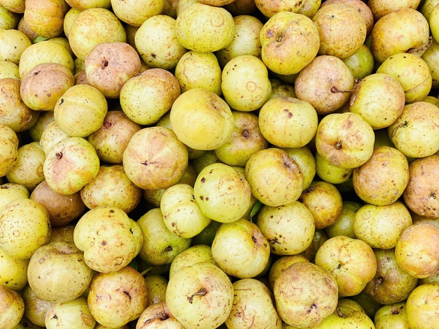 Tiểu thương chia sẻ nguồn gốc thực sự của loại quả &ldquo;lạ&rdquo; đang b&aacute;n tr&agrave;n ngập thị trường - Ảnh 3.