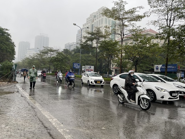 Khối kh&ocirc;ng kh&iacute; lạnh tăng cường sắp tr&agrave;n về lại g&acirc;y mưa r&eacute;t ở miền Bắc - Ảnh 2.