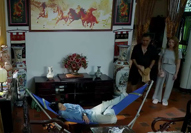 Gia đ&igrave;nh tr&aacute;i dấu - Tập 16: Dương bị 'trap boy' đ&aacute;nh thuốc m&ecirc; - Ảnh 4.