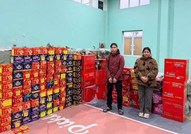 H&agrave; Nội: Ph&aacute; kho ph&aacute;o lậu hơn 6 tấn, bắt giữ nam t&agrave;i xế đường d&agrave;i '&ocirc;m h&agrave;ng' chờ Tết - Ảnh 1.