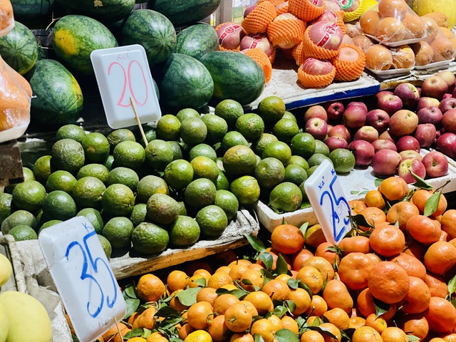 Một loại cam Việt giúp tăng đề kháng đang bán đầy chợ giá chỉ vài nghìn đồng/kg - Ảnh 3. Một loại cam Việt giúp tăng đề kháng đang bán đầy chợ giá chỉ vài nghìn đồng/kg - Ảnh 3.