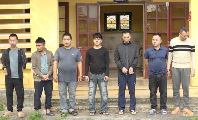 Quảng Trị: B&oacute;c gỡ đường d&acirc;y c&aacute; độ b&oacute;ng đ&aacute; li&ecirc;n tỉnh, thủ đoạn tinh vi, tổng số tiền giao dịch tới 350 tỷ đồng - Ảnh 1.