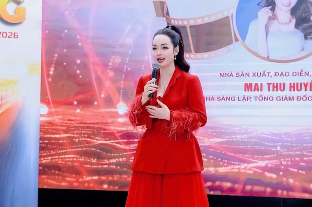 Mai Thu Huyền đưa cả gia đ&igrave;nh ra H&agrave; Nội sinh sống, kết hợp c&ocirc;ng việc với đạo diễn Khải Anh - Ảnh 2.