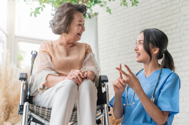 Đưa mẹ vào viện dưỡng lão sau 4 tháng chăm sóc: Không phải tôi bất hiếu mà là bất lực - Ảnh 1. Đưa mẹ vào viện dưỡng lão sau 4 tháng chăm sóc: Không phải tôi bất hiếu mà là bất lực - Ảnh 1.