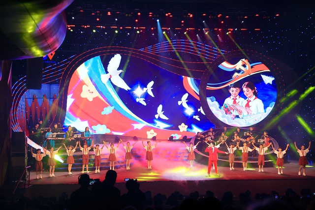 Chương tr&igrave;nh nghệ thuật ' với Đảng vẹn to&agrave;n niềm tin y&ecirc;u ' đầy cảm x&uacute;c v&agrave; &yacute; nghĩa - Ảnh 1.