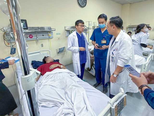 Tình trạng sức khỏe ban đầu của 15 trường hợp vụ cháy ngõ 82 Trần Cung, Hà Nội - Ảnh 4. Tình trạng sức khỏe ban đầu của 15 trường hợp vụ cháy ngõ 82 Trần Cung, Hà Nội - Ảnh 4.