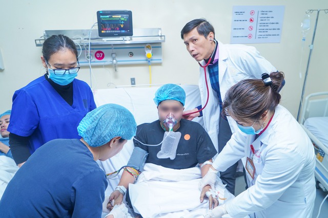 Tình trạng sức khỏe ban đầu của 15 trường hợp vụ cháy ngõ 82 Trần Cung, Hà Nội - Ảnh 5. Tình trạng sức khỏe ban đầu của 15 trường hợp vụ cháy ngõ 82 Trần Cung, Hà Nội - Ảnh 5.