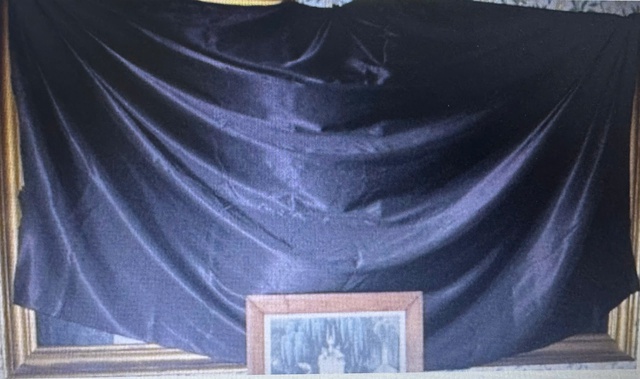 Tại sao phải che to&agrave;n bộ gương khi nh&agrave; c&oacute; người mất - Ảnh 1.