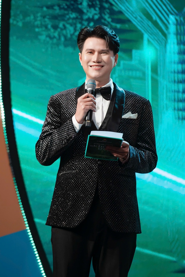 MC Vũ Mạnh Cường: 'Thói quen tập luyện thể dục giúp hạnh phúc hơn' - Ảnh 4. MC Vũ Mạnh Cường: 'Thói quen tập luyện thể dục giúp hạnh phúc hơn' - Ảnh 4.