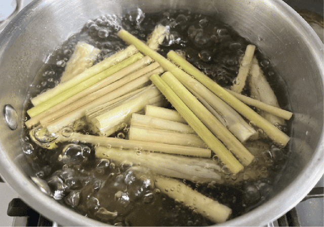 3 loại nước lau ban thờ đ&oacute;n Tết B&iacute;nh Ngọ 2026 vừa sạch vừa h&uacute;t t&agrave;i lộc nhất định n&ecirc;n biết - Ảnh 4.