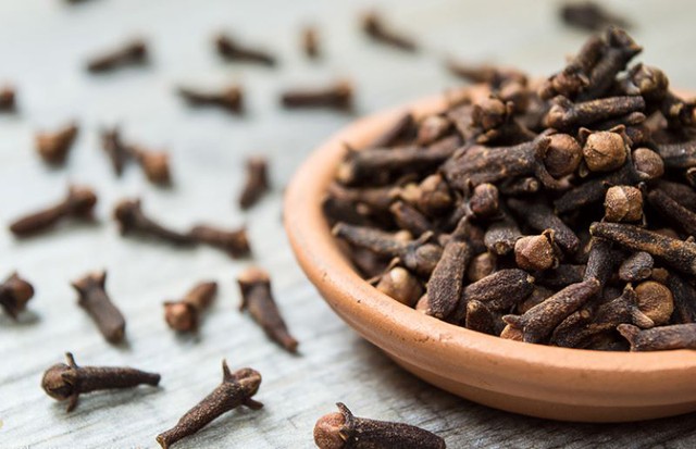 3 loại nước lau ban thờ đ&oacute;n Tết B&iacute;nh Ngọ 2026 vừa sạch vừa h&uacute;t t&agrave;i lộc nhất định n&ecirc;n biết - Ảnh 3.