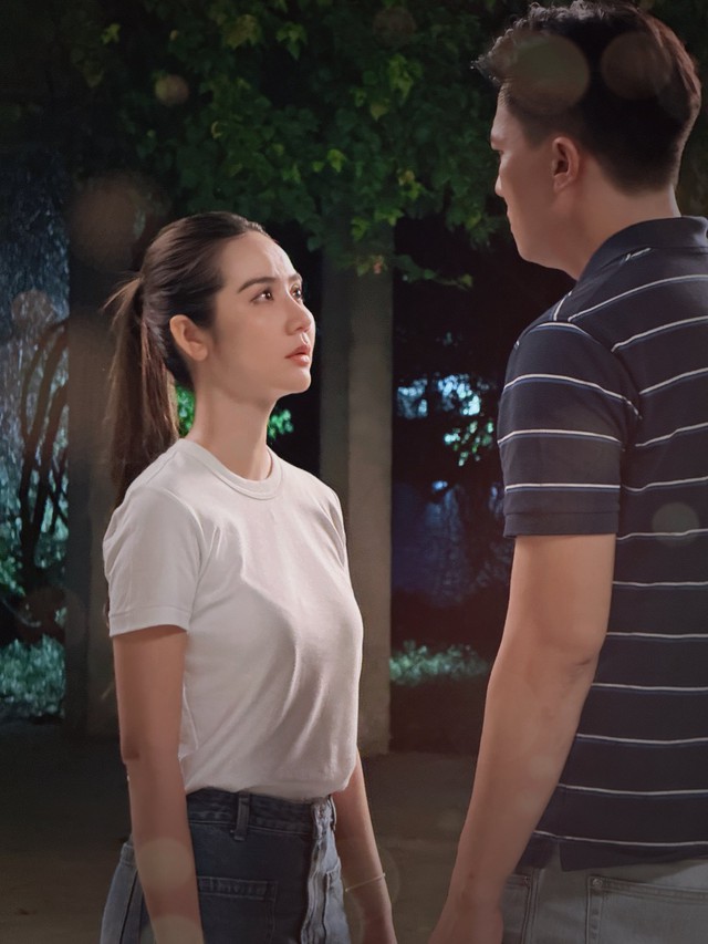 Phan Minh Huyền thăng hạng phong cách thời trang trong Cách em 1 milimet - Ảnh 6. Phan Minh Huyền thăng hạng phong cách thời trang trong Cách em 1 milimet - Ảnh 6.