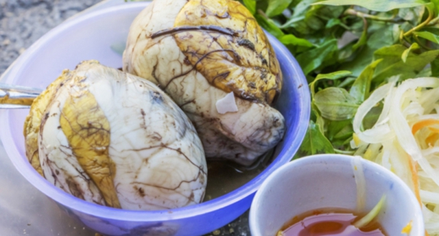 Khoa học n&oacute;i g&igrave; về chuyện đ&agrave;n &ocirc;ng ăn trứng vịt lộn cho 'khỏe' nhưng lại mất ngủ - Ảnh 2.