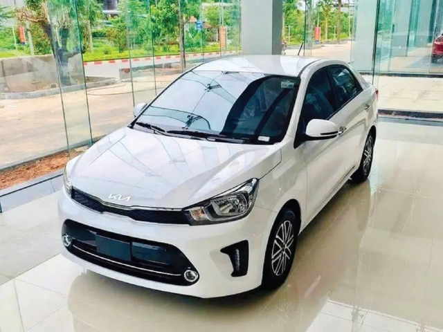 Giá lăn bánh Kia Soluto giảm mạnh , hấp dẫn như Kia Morning và Hyundai Grand i10 - Ảnh 2. Giá lăn bánh Kia Soluto giảm mạnh , hấp dẫn như Kia Morning và Hyundai Grand i10 - Ảnh 2.