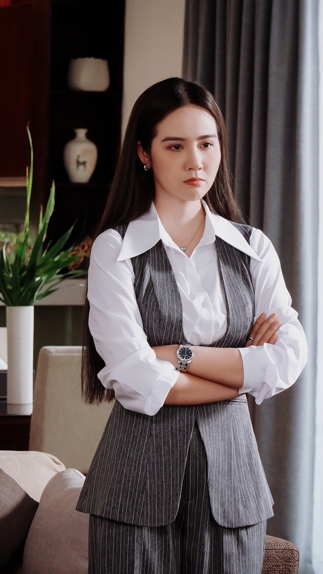 Phan Minh Huyền thăng hạng phong cách thời trang trong Cách em 1 milimet - Ảnh 1. Phan Minh Huyền thăng hạng phong cách thời trang trong Cách em 1 milimet - Ảnh 1.