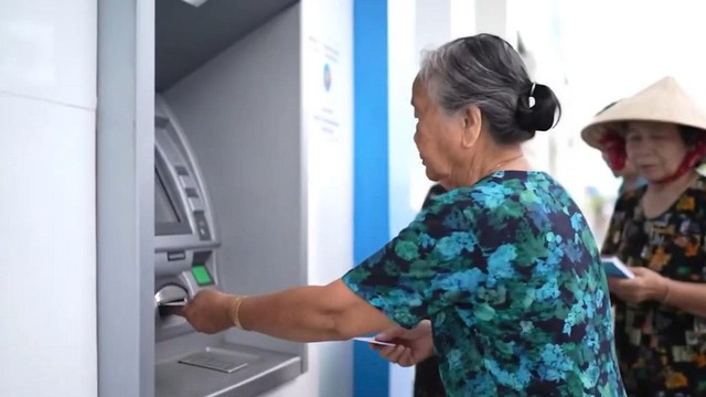 &Aacute;p lực kinh tế, nhiều người từ bỏ lương hưu khi về gi&agrave; - Ảnh 1.