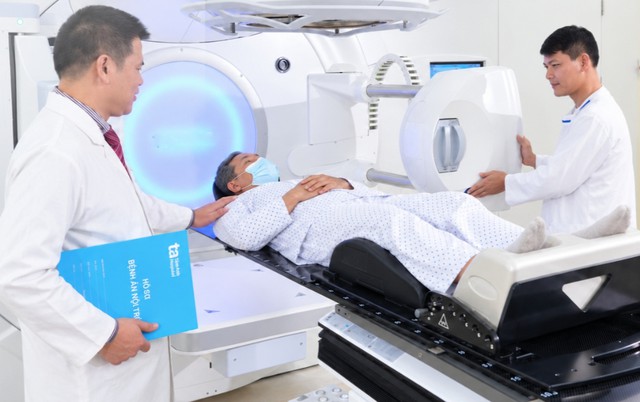 Người đ&agrave;n &ocirc;ng 60 tuổi ph&aacute;t hiện ung thư phổi từ dấu hiệu nhiều người Việt bỏ qua - Ảnh 1.