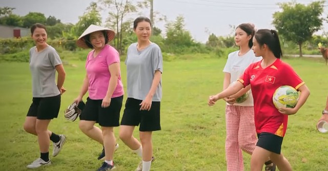 Đội b&oacute;ng nữ l&agrave;ng Xu&acirc;n - Tập 8: Minh theo bố về nh&agrave;, giấc mơ th&agrave;nh lập đội b&oacute;ng th&agrave;nh sự thật - Ảnh 6.