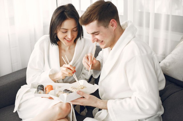 Đem thư t&igrave;nh của bạn g&aacute;i cũ ra thử l&ograve;ng vợ, chồng nhận c&aacute;i kết 'đắng' - Ảnh 2.