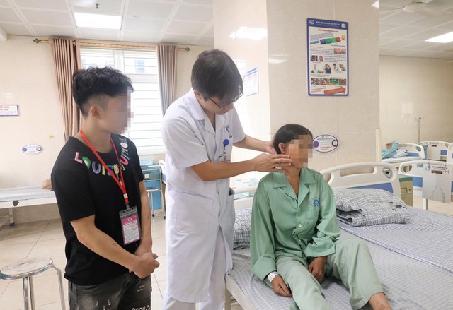 Ph&aacute;t hiện khối u v&ugrave;ng g&oacute;c h&agrave;m, người phụ nữ 44 tuổi mắc ung thư tuyến nước bọt - Ảnh 1.