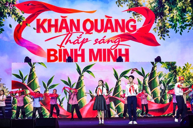 Xuân Bắc và Tự Long ' quậy ' tưng bừng trong chương trình Chắp cánh tuổi thơ 2026 - Ảnh 6.
