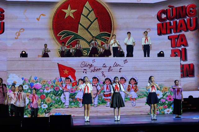 Xuân Bắc và Tự Long ' quậy ' tưng bừng trong chương trình Chắp cánh tuổi thơ 2026 - Ảnh 11.