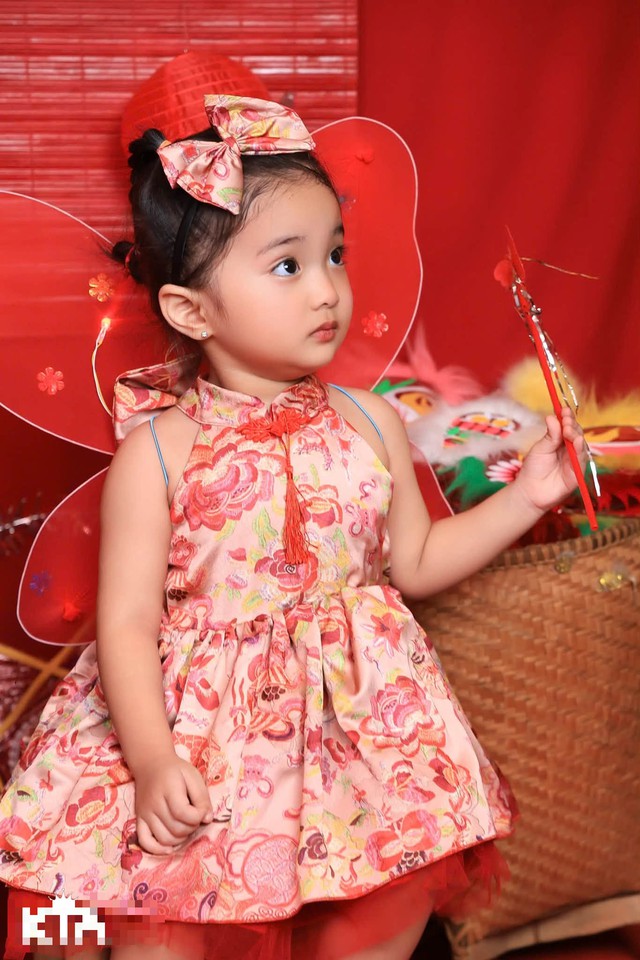 Lisa - con g&aacute;i Kh&aacute;nh Thi 'đốn tim' kh&aacute;n giả khi tập m&uacute;a - Ảnh 2.
