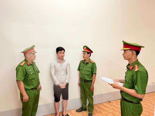 Cần Thơ: Khởi tố, bắt thanh niên sinh năm 1999 giả danh giám đốc, lừa đảo bằng thủ đoạn “chạy việc” - Ảnh 1.