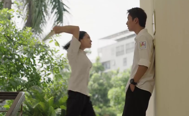 Căn nh&agrave; kh&ocirc;ng m&aacute;i che - Tập 1: Hạnh (Huyền Lizzie) bị chồng (Do&atilde;n Quốc Đam) đ&aacute;nh đập bầm t&iacute;m - Ảnh 3.