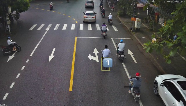 Bắc Ninh: Một người đ&agrave;n &ocirc;ng bị camera AI bắt lỗi 'qu&ecirc;n' đội mũ 10 lần  - Ảnh 1.
