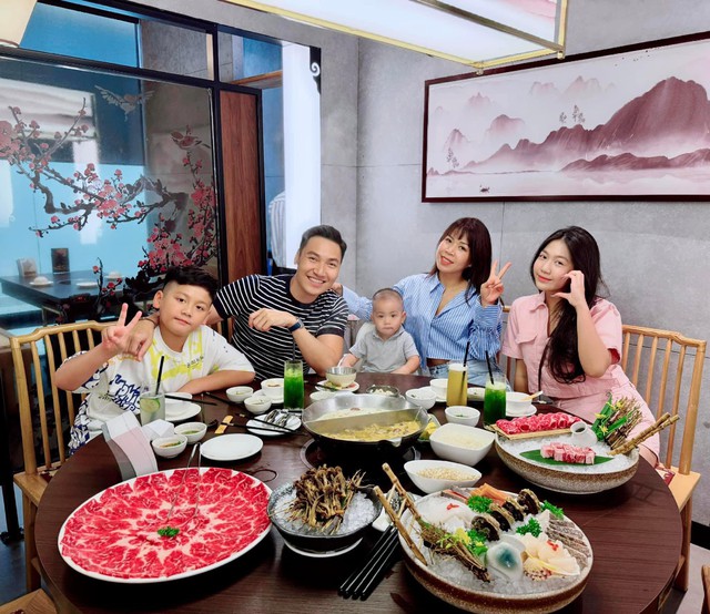 Con gái Mạnh Trường tròn 17 tuổi được bố mẹ yêu chiều - Ảnh 4.