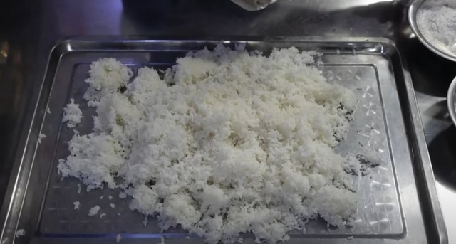 Rang cơm cho trứng trước hay sau? - Ảnh 4.