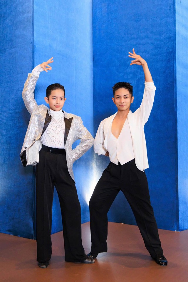 Con trai Kh&aacute;nh Thi - Phan Hiển: 11 tuổi cao hơn bố mẹ, được gọi l&agrave; thần đồng dancersport - Ảnh 2.