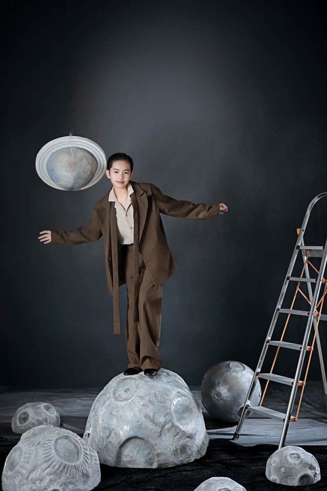 Con trai Kh&aacute;nh Thi - Phan Hiển: 11 tuổi cao hơn bố mẹ, được gọi l&agrave; thần đồng dancersport - Ảnh 4.