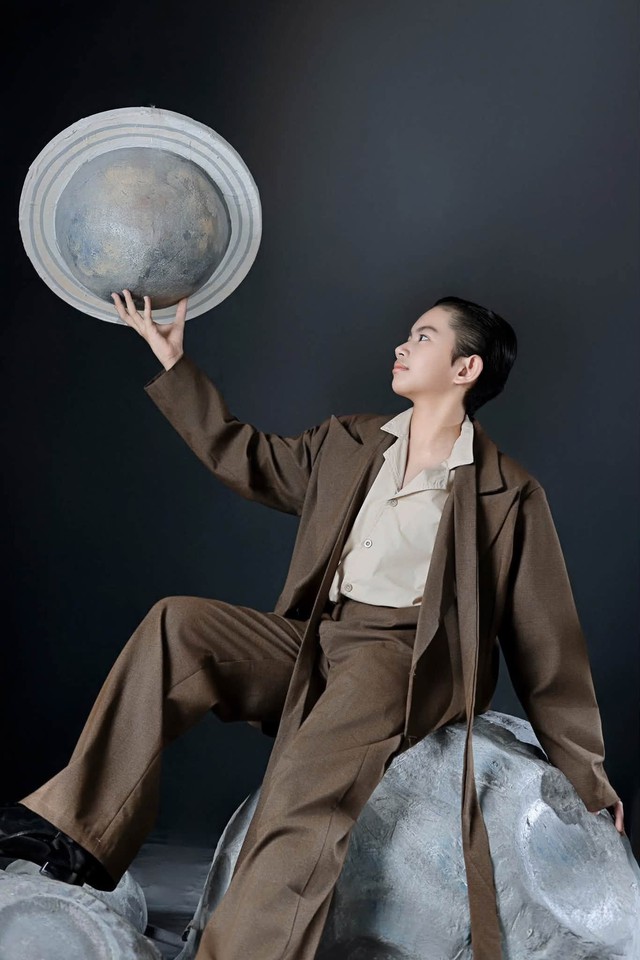 Con trai Kh&aacute;nh Thi - Phan Hiển: 11 tuổi cao hơn bố mẹ, được gọi l&agrave; thần đồng dancersport - Ảnh 6.