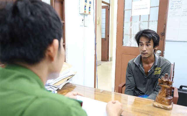 Tạm giữ g&atilde; đ&agrave;n &ocirc;ng 39 tuổi khống chế c&ocirc; ruột cướp nhiều tiền v&agrave;ng  - Ảnh 1.