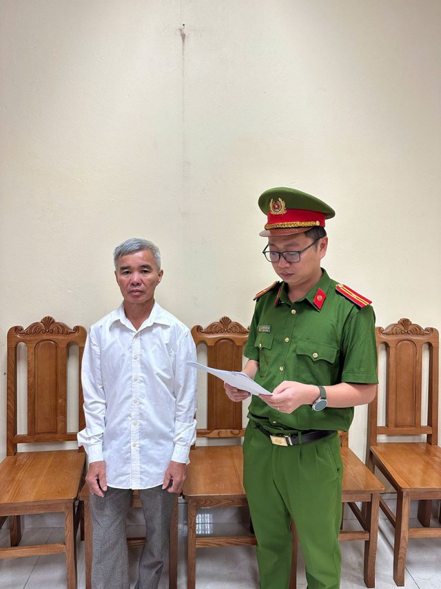 Hai cựu c&aacute;n bộ x&atilde; bị khởi tố v&igrave; b&aacute;n đất c&ocirc;ng tr&aacute;i ph&eacute;p tại Ph&uacute; Thọ - Ảnh 2.