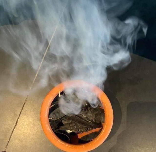 Thời điểm v&agrave; c&aacute;ch x&ocirc;ng nh&agrave; chuẩn để xả xui, đ&oacute;n may mắn, bảo vệ sức khỏe cho cả gia đ&igrave;nh - Ảnh 3.